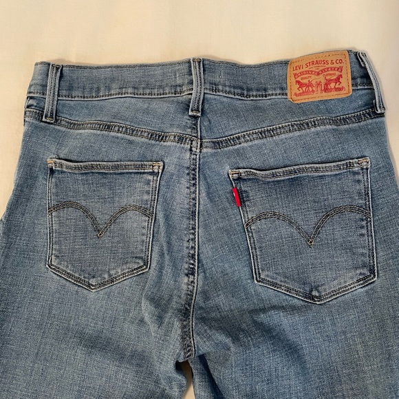 Levi Slimming Straight Blue Jeans - Picture 5 of 5